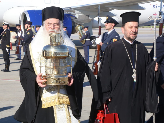 Άγιο Φως: Πώς θα φτάσει και πώς θα διανεμηθεί στις εκκλησίες της Μητρόπολης Μεσογαίας και Λαυρεωτικής