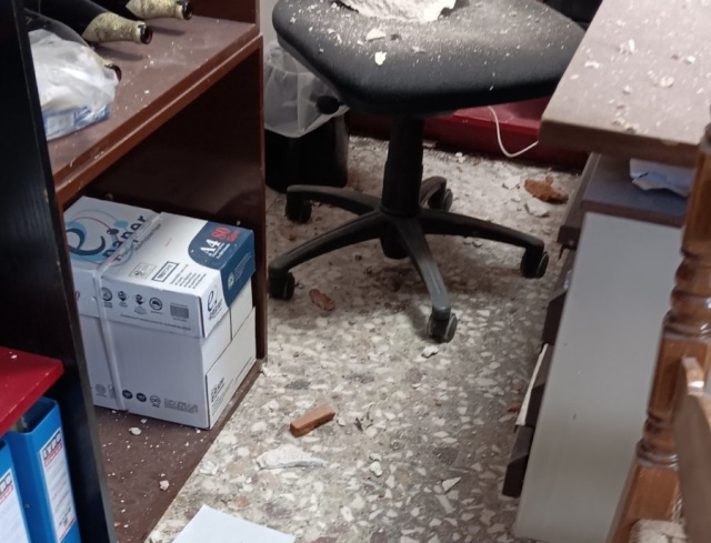 Γλυκά Νερά: Καταστροφές, πάλι, στο παλιό δημαρχείο - Ποιοι καλύπτουν τους βανδάλους;