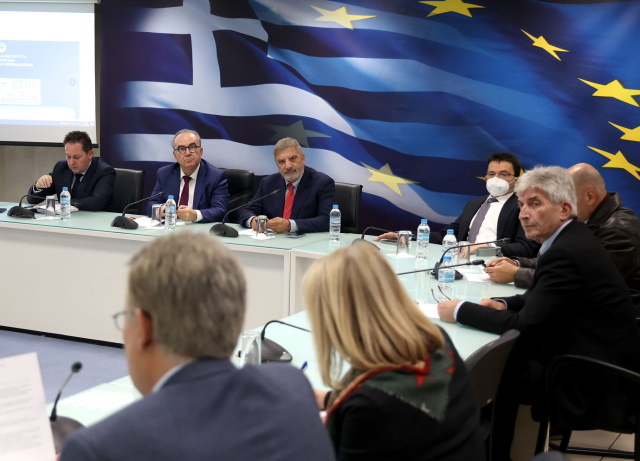Σύσκεψη στο υπουργείο Ανάπτυξης για τη στρατηγική επένδυση της Microsoft σε Κορωπί και Σπάτα 
