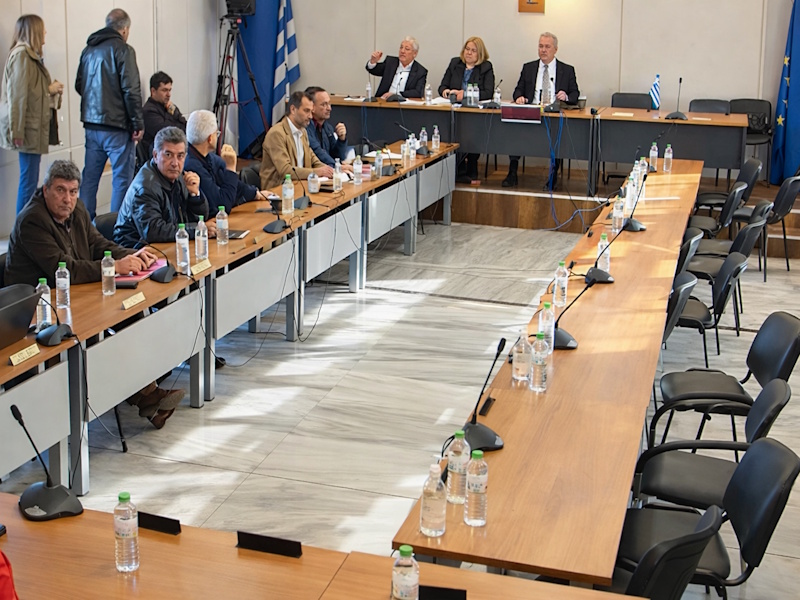 Δημ. συμβ. Μαραθώνα: Αποχώρηση με αιχμές από την αντιπολίτευση, θεσμική στάση από τη διοίκηση Τσίρκα