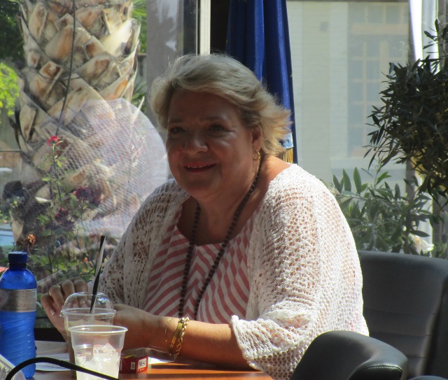 Μαρία Ζήση: Δώρισε όλα τα χρήματα των μισθών της ως προέδρου του δημοτικού συμβουλίου σε σχολεία του Δήμου Σπάτων – Αρτέμιδας! (Βίντεο + Έγγραφα)