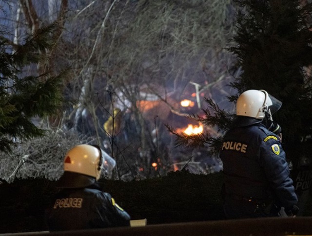 Έβρος: Οι Τούρκοι πυροβολούν για να αναγκάσουν τους «πρόσφυγες» να μην γυρίσουν πίσω – Αγωνία στα νησιά μας!